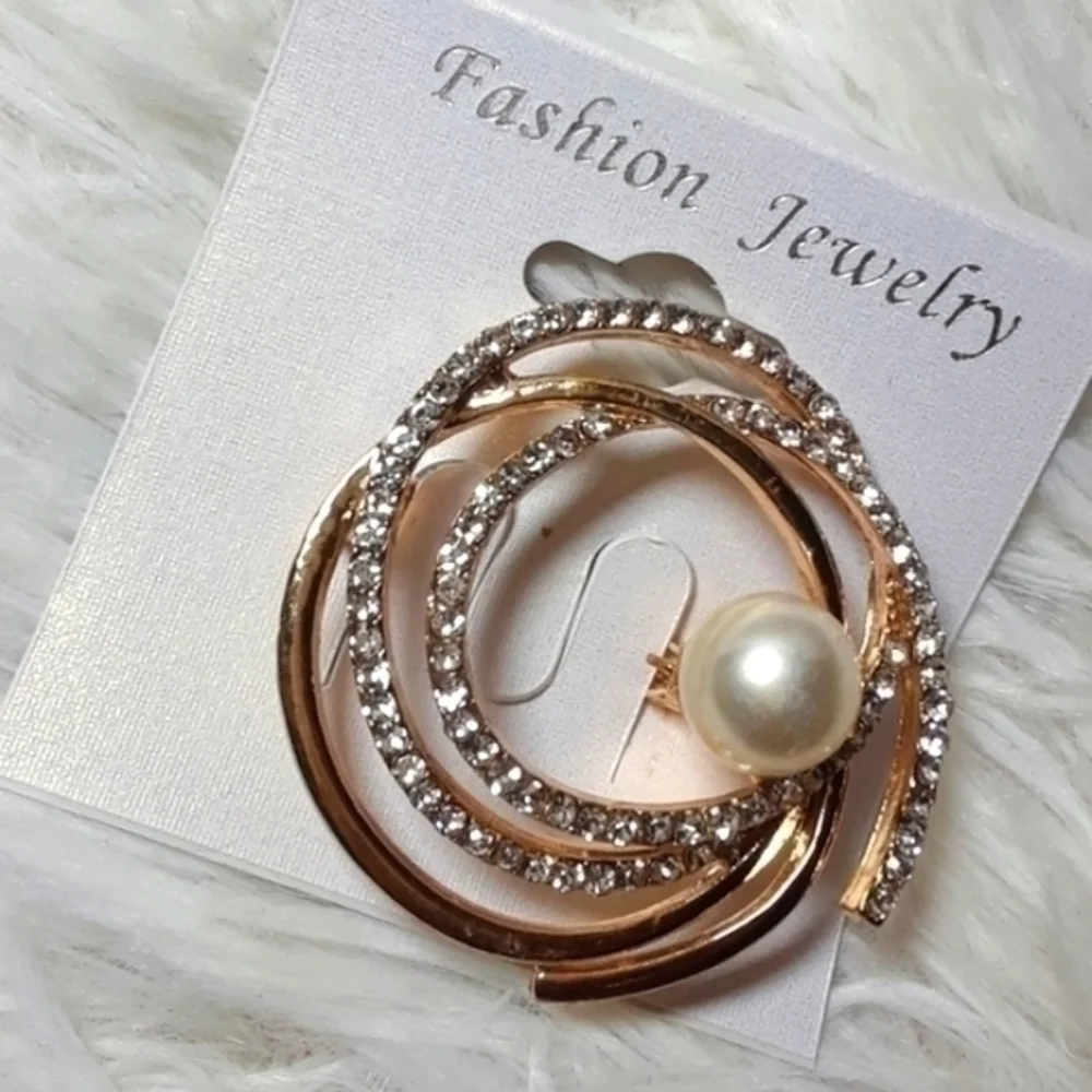 Icy Pearly Focal Spiral Brooch Pin- Gold Tone